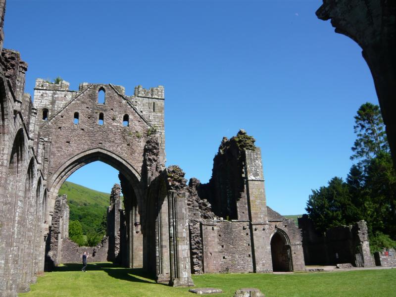 K800_P1000122.JPG - Llanthory Priory