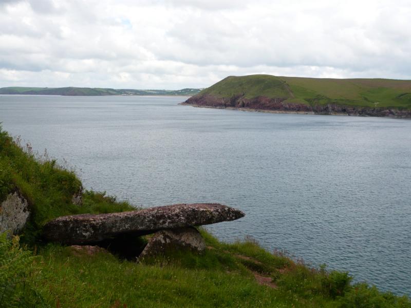 K800_P1000189.JPG - King's Quoit, Manorbier Bay