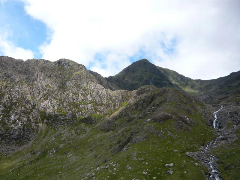 K800_P1000600.JPG - Die ersten wolkenfreien Blicke auf Yr Wyddfa, wie der Snowdon auf Walisisch heißt.